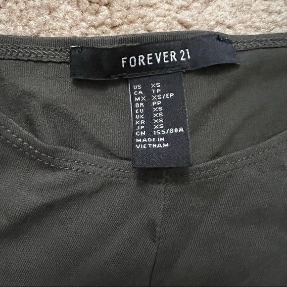 Forever 21 twist front cropped long sleeve XS - Picture 3 of 3